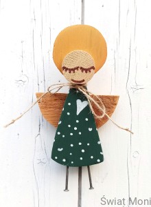 Aniołek Kropka w zielonej sukni 20,5 cm do wewnątrz 