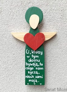 Anioł o wielkim sercu w zielonej sukni z sentencją 40 cm 