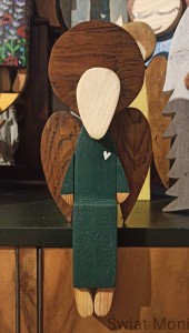 REZERWACJA !!! Siedzący Anioł w zielonej sukni 32 cm 