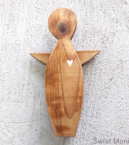 REZERWACJA !!! Anioł ze starych drzwi Kaplicy Pustelni KS. Franciszka Blachnickiego 22 cm do wewnątrz 