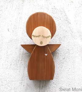 Anioł ze starych drzwi Kaplicy Pustelni Ks. Franciszka Blachnickiego 23 cm do wewnątrz 