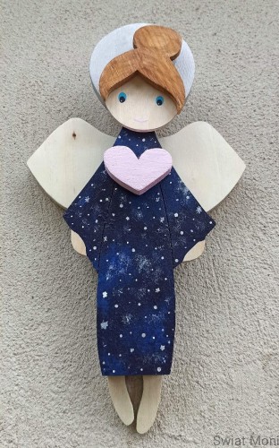 Aniołek z drewna dla dziewczynki